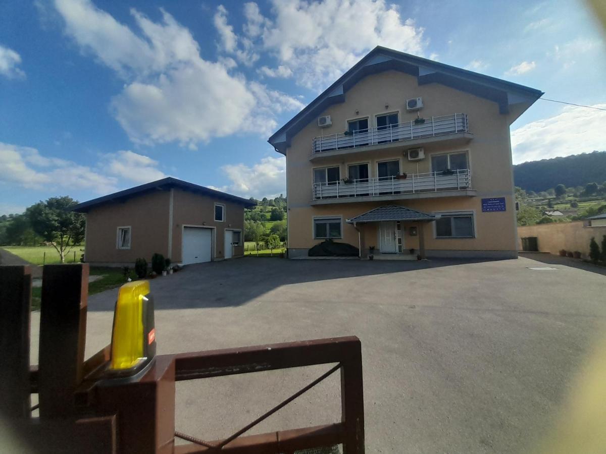 River Bank Apartments & Castle View Bihać エクステリア 写真